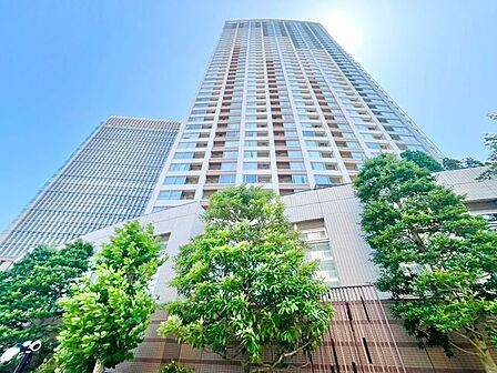 都心を自在に謳歌する羨望の立地から充実のアーバンライフを愉しめます。
