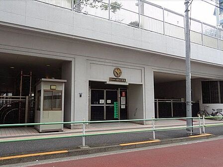 港区立小中一貫教育校赤坂学園赤坂小学校 550m