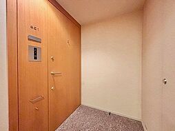 玄関はお家の顔としてすっきりとした素敵な空間に。印象のよい玄関は爽やかな住まいへの入り口です。