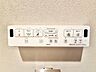トイレ：トイレのウォシュレットリモコン。充実の機能が備わっています。