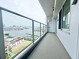 広々としたバルコニーに出た時には、頬をなでる優しい風を感じることが出来ます。