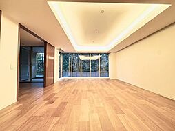 暮らしを豊かにしてくれる洗練されたデザイン空間。豊富な収納を備えた贅沢な住空間。