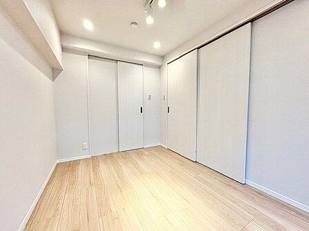 過ぎ行く時間をゆったりと感じることができる落ち着いたお部屋。静かな環境でリラックスタイムを。
