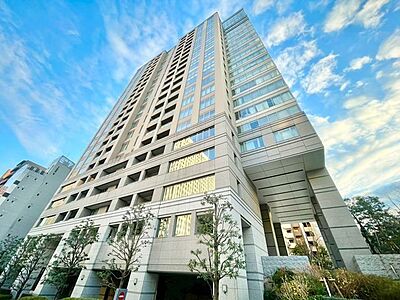 外観:デザイン性と機能性が融合した美しい佇まい。充実のアーバンライフを愉しめます。 外観:デザイン性と機能性が融合した美しい佇まい。充実のアーバンライフを愉しめます。