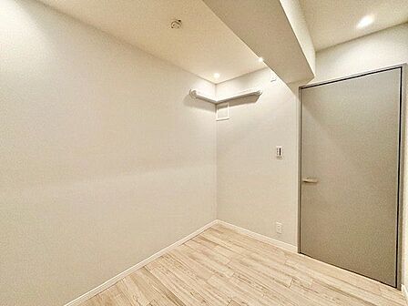 過ぎ行く時間をゆったりと感じることができる落ち着いたお部屋。プライベートな時間を満喫できます。