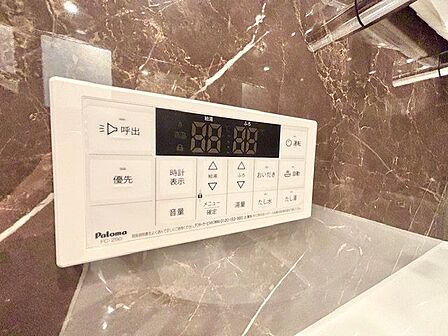 おふろの「おいだき」ができるリモコン。多彩な機能満載のリモコンは、毎日のお湯ライフをより楽しく便利に。