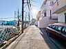 その他：通行や駐車の際に余裕がある前面道路。光が差し込む明るい居住空間、風通しも良好で過ごしやすい環境です。
