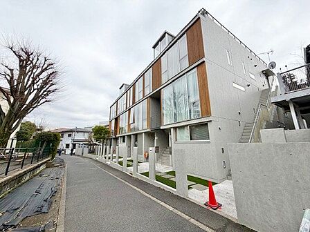 穏やかな住環境と充実の生活利便性を備えたこの地で誇りに思える住まいを実現。