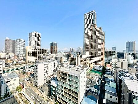 都会らしいは眺望、都会ならではの景色があります。バルコニーからの眺めが住まう方への贈り物となります。