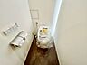 トイレ：プライベート空間として機能や内装にこだわった、優しい雰囲気のトイレはリラックス空間へ。