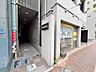 エントランス：街の環境と住む人の暮らしを第一に考え、そこでしかできないエントランスを作り出されたこだわり。