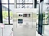 エントランス：オートロック機能付で、安心のセキュリティ。毎日の暮らしを優しくサポートしてくれます。