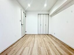 リビングで楽しく過ごした後はプライベートな時間を満喫。静かな環境でリラックスタイムをお過ごし下さい。