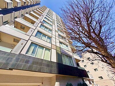 外観:環境に調和した気品漂う外観。落ち着きのある上質な空間へといざないます。 外観:環境に調和した気品漂う外観。落ち着きのある上質な空間へといざないます。
