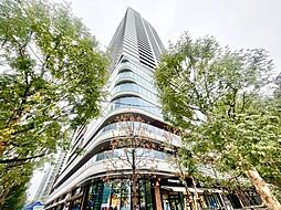 環境に調和した気品漂う外観。落ち着きのある上質な空間へといざないます。