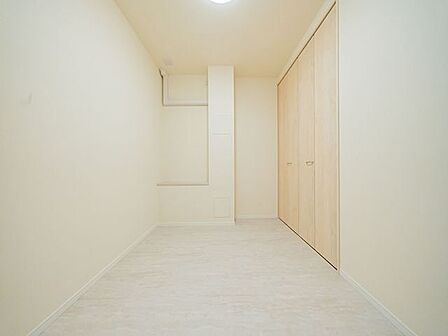 過ぎ行く時間をゆったりと感じることができる落ち着いたお部屋。静かな環境でリラックスタイムをスタート。