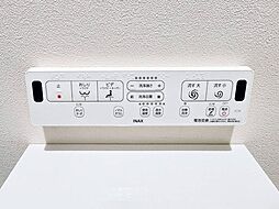 トイレのウォシュレットリモコン。充実の機能が備わっています。