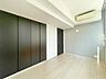 洋室：一日の中で多くの時間を過すことになる住まいだからこそ、いつも穏やかな空間であるように心掛けています。