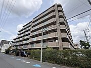 多彩な生活利便施設が融合した暮らしやすい環境。穏やかで快適な日々を叶えるための舞台が広がっています。