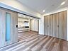 洋室：木の温もりがやさしい、フローリングのお部屋です。