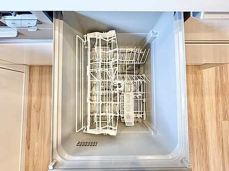 ビルトイン食洗機は、節水や節電機能も充実して家事の手助けをしてくれます。