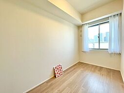一日の疲れをいやしてくれる主寝室。時を忘れて過ごす場所として過ごせるお部屋。