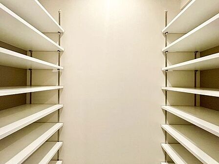 サンダルからブーツまで収納力豊かなSICで玄関周りがすっきり片付きます。