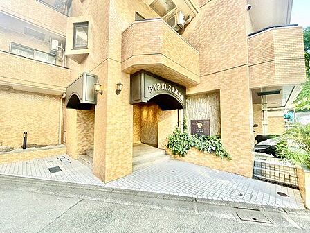 忙しい生活の合間ですぐ買い物に行ける良好な周辺環境は魅力的。お仕事帰りにお店に寄ることもできて便利。