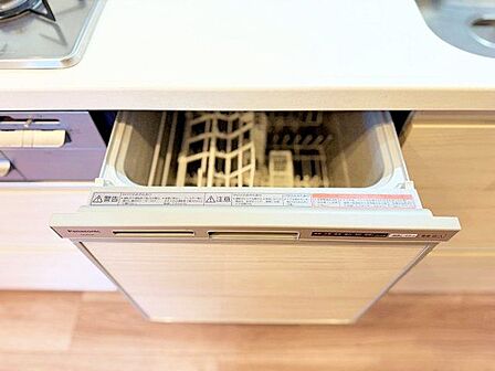 ビルトイン食洗機は、節水や節電機能も充実して家事の手助けをしてくれます。