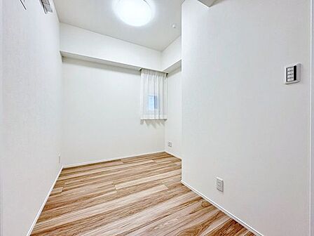 木のぬくもりを感じられる穏やかな空間。静かな環境でリラックスタイムを。