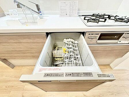 ビルトイン食洗機は、節水や節電機能も充実して家事の手助けをしてくれます。