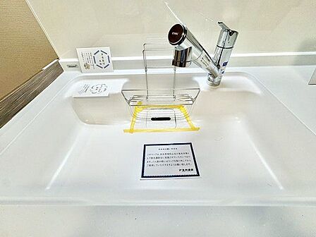 キレイなお水がいつでも、安心して飲める浄水器内蔵型水栓付き。