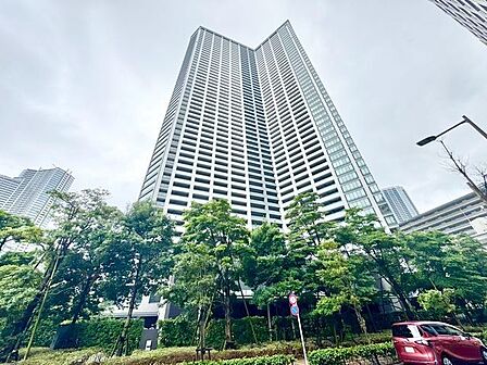 洗練されたデザインと機能性が織りなすこだわりの住空間。ゆったりとした時間をお過ごしください。