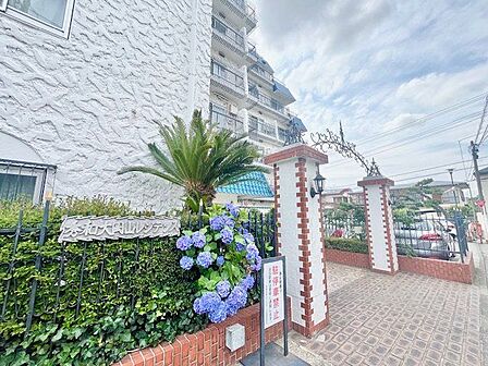 街の環境と住む人の暮らしを第一に考え、そこでしかできないエントランスを作り出されたこだわり。