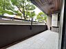 バルコニー：バルコニーに出た時には、頬をなでる優しい風を感じることが出来ます。つい深呼吸をしたくなります。