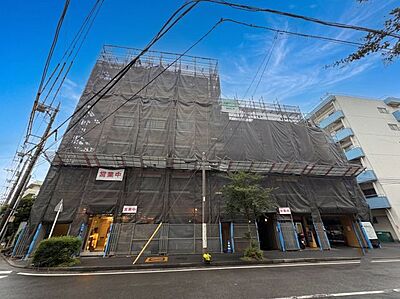 外観:高い利便性を享受しながらも緑に彩られた住環境でやすらぎの暮らし。(空の加工を生成AIで行っています) 外観:高い利便性を享受しながらも緑に彩られた住環境でやすらぎの暮らし。(空の加工を生成AIで行っています)