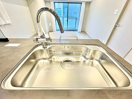 キレイなお水がいつでも安心して飲める浄水器付。