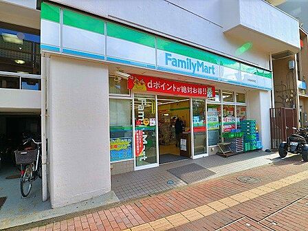 ファミリーマート大森海岸駅東店 50m