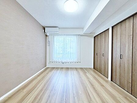 ぬくもりを感じられる、のびのびとした明るい洋室。いつまでも快適に暮らせる空間が広がります。