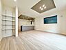 リビング/ダイニング：洗練されたデザインと機能性が織りなすこだわりの住空間。ゆったりとした時間をお過ごしください。
