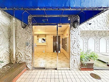 街の環境と住む人の暮らしを第一に考え、そこでしかできないエントランスを作り出されたこだわり。
