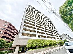 美しく都会的なデザインの外観。上質で洗練されたディディールでラグジュアリーな住まいを実現。