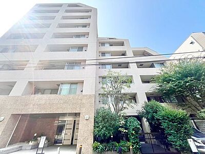 外観:休日にショッピングを愉しんだり、美味しいものを食べたり、そんな彩りある暮らしが享受できる立地です。 外観:休日にショッピングを愉しんだり、美味しいものを食べたり、そんな彩りある暮らしが享受できる立地です。