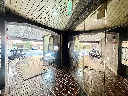 明るく静寂な空間が保たれています。
