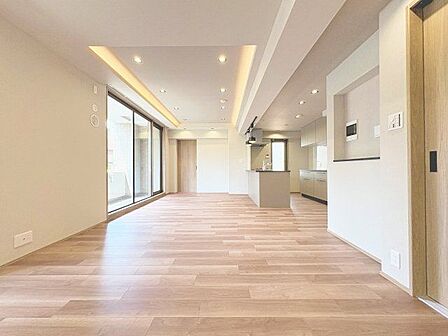 ゆったりとした空間設計で心地よさが広がるリビング。家具の配置も自由自在。