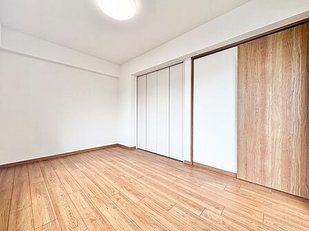 過ぎ行く時間をゆったりと感じることができる落ち着いたお部屋。プライベートな時間を満喫できます。
