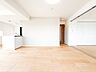 室内：家具やアートなども余裕をもって配置できます。お気に入りのアイテムで満たしてください。