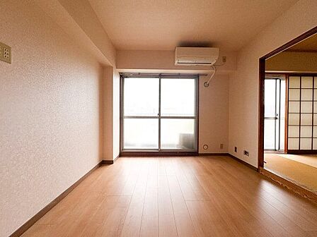 太陽の恵みを一気に受けた明るくあたたかいお住まい。吹きぬける風を感じながら爽やかで風通しの良い暮らし。