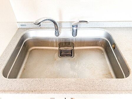 大きな調理器具や食器類もゆったり洗えるシンクです。