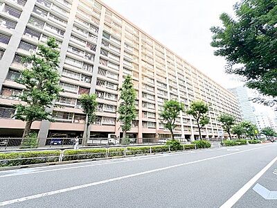 外観:時代と共に変わりゆく街並みと、住む人の変わらない思いを融合。いつまでも誇りに思える住まいへ。 外観:時代と共に変わりゆく街並みと、住む人の変わらない思いを融合。いつまでも誇りに思える住まいへ。